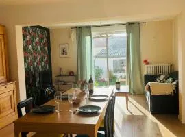 Maison proche centre ville et circuit avec jardin