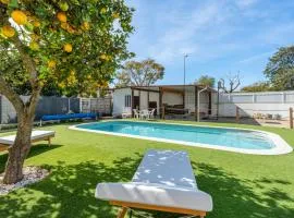 Sunny 3BDR Apt with Pool in Ferreiras by LovelyStay