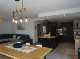 Entre vignes et châteaux - charmante maison au calme, idéale pour famille ou entre amis - parking gratuit