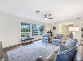 Modern Family Vacation Retreat, Near Great Beaches, Dining, Shops and Local Attractions