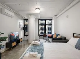 CozySuites NLG - Modern studio condo #18