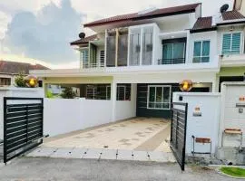 Tambun Guesthouse 14pax nearby Sunway by IWH Suites