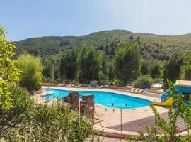 Camping maeva Escapades du Château de l'Hom