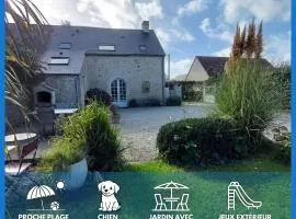 Le So Sweet, maison avec jardin clos, terrasse aménagé, jeux et jouets, baby foot, flipper, table de ping pong, à 1km de la plage d' Omaha beach et près Port en Bessin