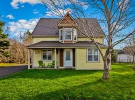 Historic 3BR W Modern Comforts In Holyrood