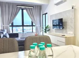 Bali Residence Melaka- Entire Apartment House- Two bedroom- Family Room- Swimming Pool by n stays