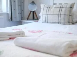 Spacious City Centre Apartment Bath