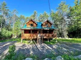 80PVR Log Home 20min to Bretton Woods AC Hot Tub wifi cable fireplace fire pit