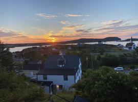 Trinity's Oceanview Gem St Paul's Schoolhouse, hotel di Trinity