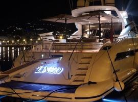 Bateau Mangusta 92, hotel in Cannes