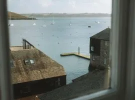 Breathtaking High Street Townhouse With Stunning Sea Views at 'The Old Fishermans Townhouse'