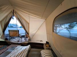 Seafari ECO Beach Camp and cafe food and drinks Ko Phra Thong, luxusní stan v destinaci Hin Kong