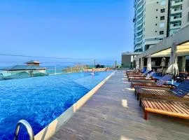 Homeclub com área de lazer, 50m da praia