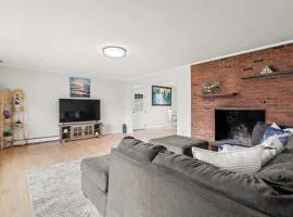Close to Attractions Spacious Family Home