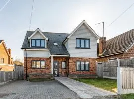 Pass the Keys Hawkwell Hideaway Large 4 bedroom Home Hockley