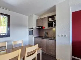 Appartement au pied des pistes avec piscine et parking - FR-1-425-189