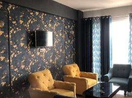 Condo By The Golf !, hotel Lakhnauban