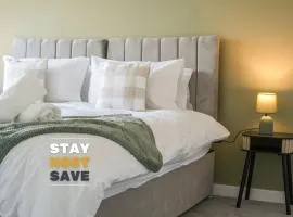 Yasmin's Townhouse - Sleeps upto 10, great for groups with FREE Parking - Hosted by Stay Host Save