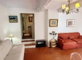 Studio in the village centre - Cogolin