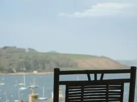 Stunning High Street Townhouse With Sea Views & Parking at 'Tide View Townhouse'