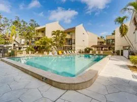 Walk to Shore Condo with Pool Access in Siesta Key
