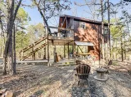Bluebird Treehouse Near Kiamichi Mtns with Hot Tub