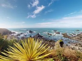 Luxurious Cliff Home, Stunning Ocean Views, Hot Tub