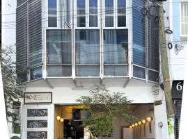 Estudios by Flor y tierra
