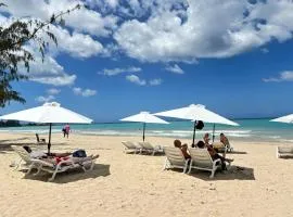 Bali Posh Hotel PR, Isla Verde、カロリーナにあるルイス・ムニョス・マリン国際空港 - SJUの周辺ホテル