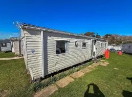 Homely Caravan At Kessingland Beach Holiday Park, Suffolk Ref 90040Bc