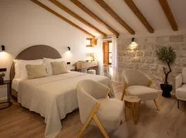 Old Town Olive luxury room for 3