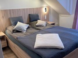 Pokoje i apartamenty nad Letniskową, hotel in Mrzeżyno