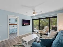 Luxury With Private Lanai Views and Close to the Pool