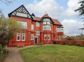 Clifton Drive Apartment