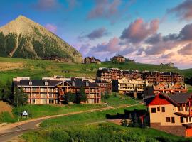 Highest Condo in CB with Stunning Views from Porch, hotel v destinaci Crested Butte