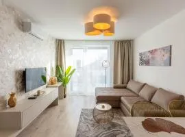 Lakeside 101 Apartment