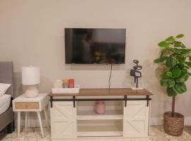 Private Studio 5 minutes to the NYC train, ξενοδοχείο σε Bayonne