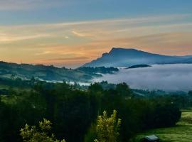 El Tabano Eco Hotel, koliba u gradu La Calera