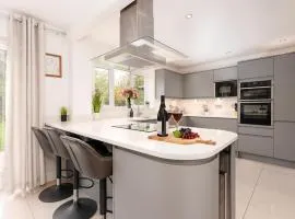 Partridge Rise- Near Aintree -Sleeps 9
