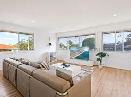1Mins to Pinelands Plaza 4BR Chic Family Retreat