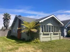 Henderson Hideout Hot Tub and Pet Friendly.