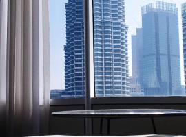 Sky Suites KLCC Apartment by Family Room Stay, hotel barato en Kuala Lumpur