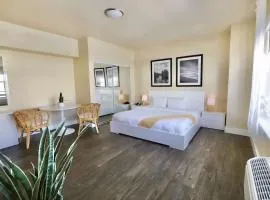 Art Deco Suite Steps from Beach in South of Fifth