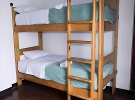 Abu Dhabi Center - Unique Bed Space, ξενοδοχείο στο Άμπου Ντάμπι