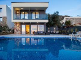 Villa Aurora Azure - Luxury Infinity Pool Resort, Villa in Katun