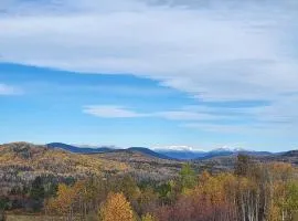Joli petit logement face aux montagnes