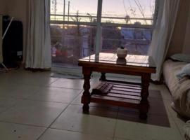 Dpto con balcón, Hotel in Olavarría