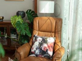 One House, a comforting place For someone going through a major turning point, hotel em Wabu