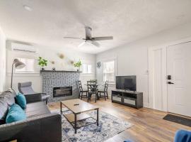 Downtown Hideaway 1-Bedroom Bungalow, hotel i Sankt Petersborg