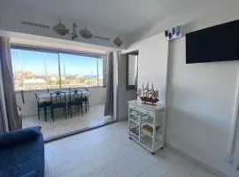 Softness of the shore on the port side